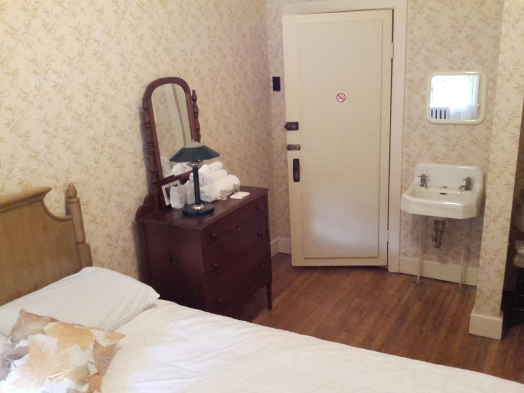 Pine Lodge Бристол Экстерьер фото