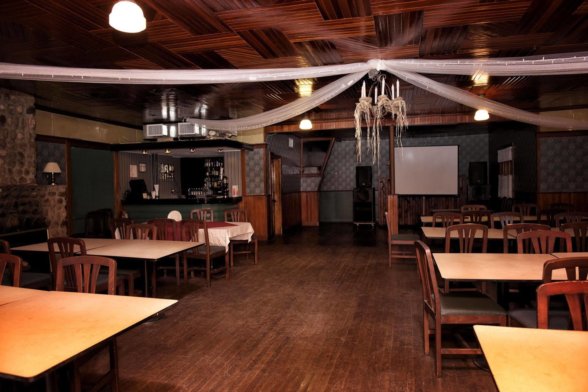 Pine Lodge Бристол Экстерьер фото